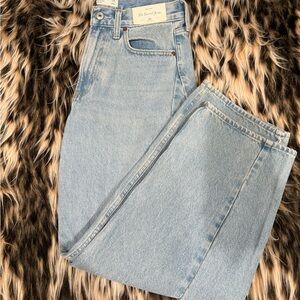 Light high-waisted barrel leg jeans #highwaistedjeans #jeans #new #Abercrombie